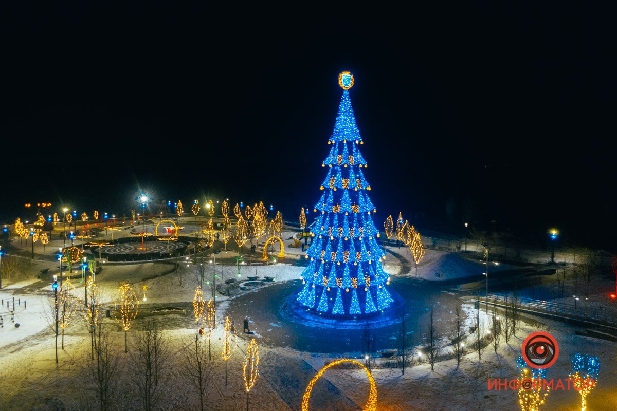 Прошлогодняя главная елка города 