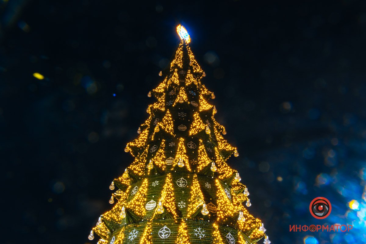 Припорошило золотом 