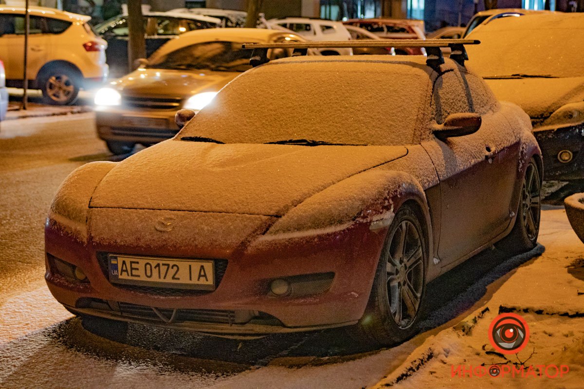 Днепр присыпало хлопьями снега 4