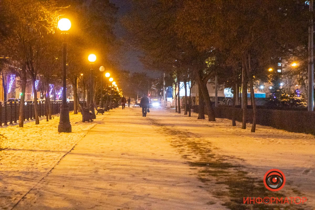 Днепр присыпало хлопьями снега 5
