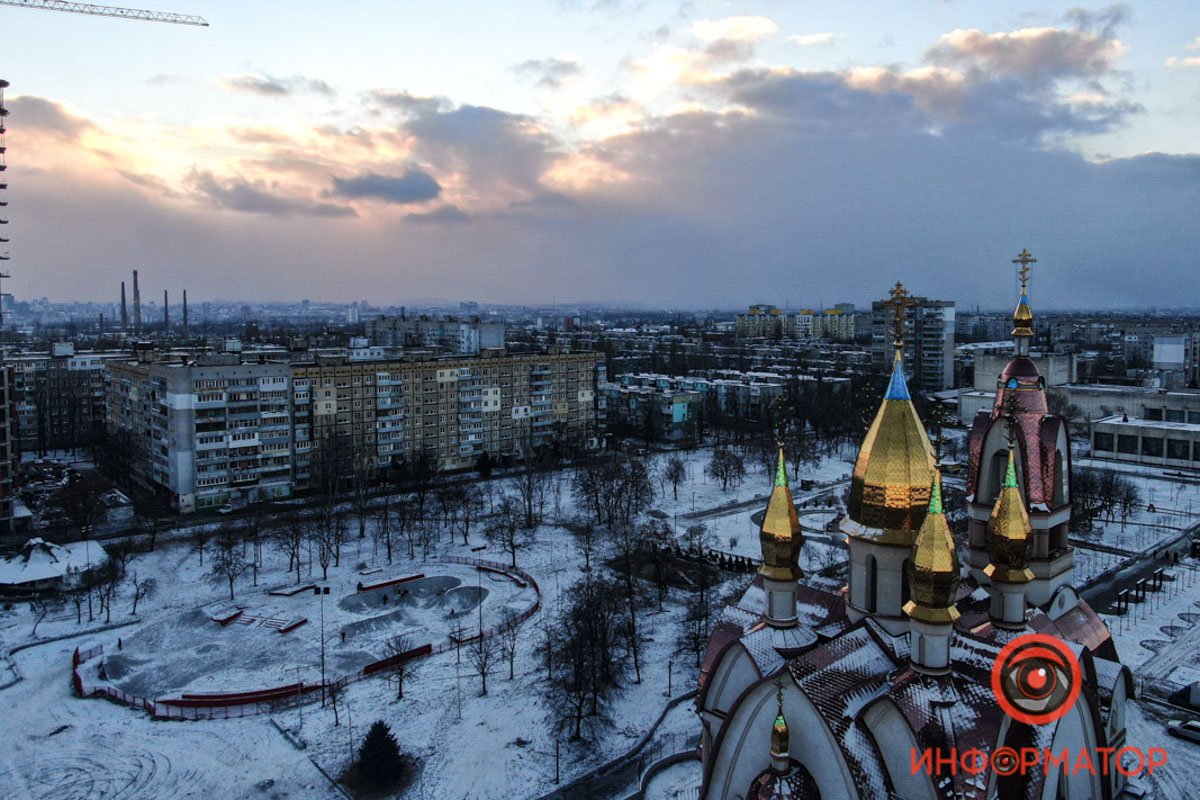 Днепр присыпало хлопьями снега 20