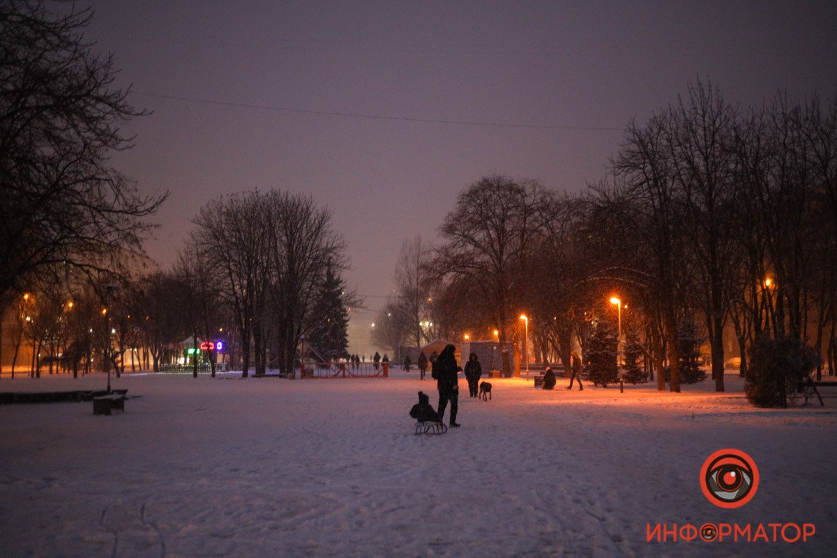 Днепр присыпало хлопьями снега 23