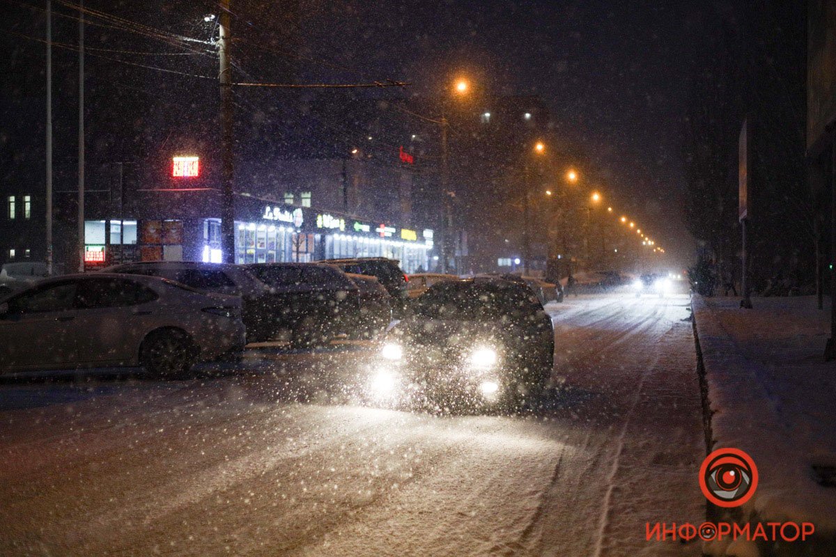 Днепр присыпало хлопьями снега 26