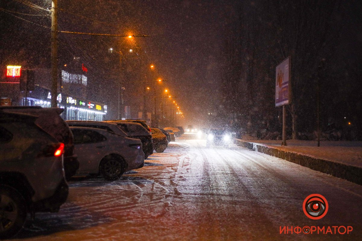 Днепр присыпало хлопьями снега 27