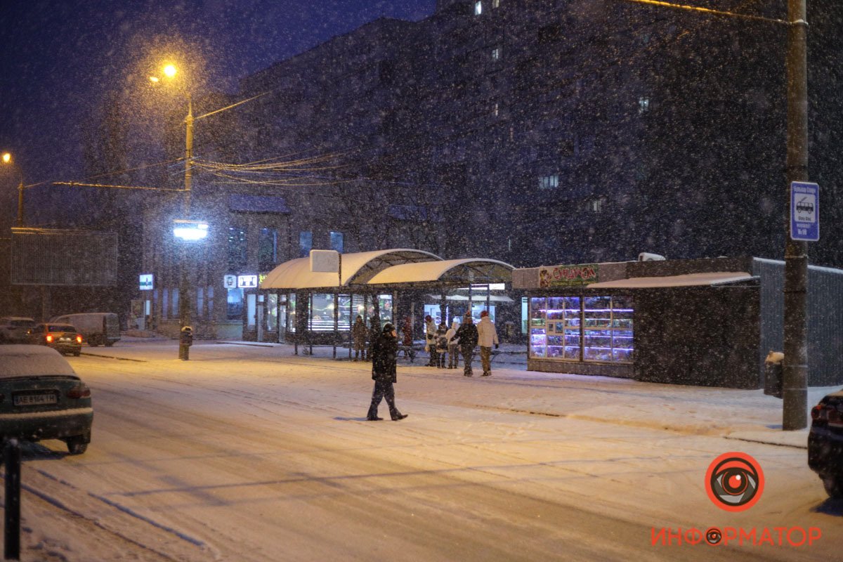Днепр присыпало хлопьями снега 38