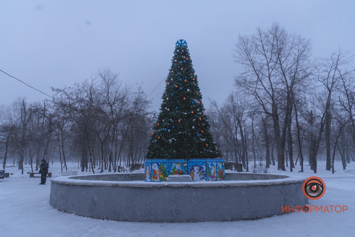 Новогодний Днепр: где в городе уже установили елки 3