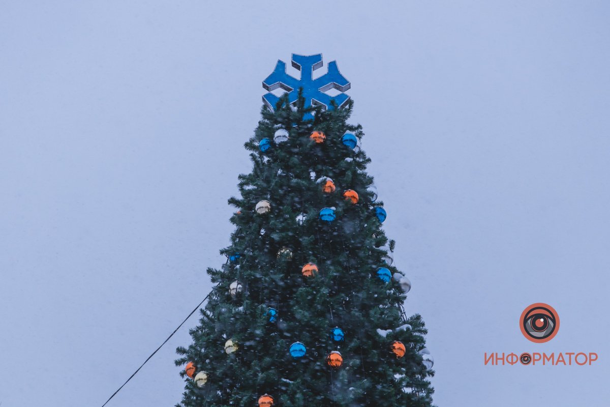 Новогодний Днепр: где в городе уже установили елки 4
