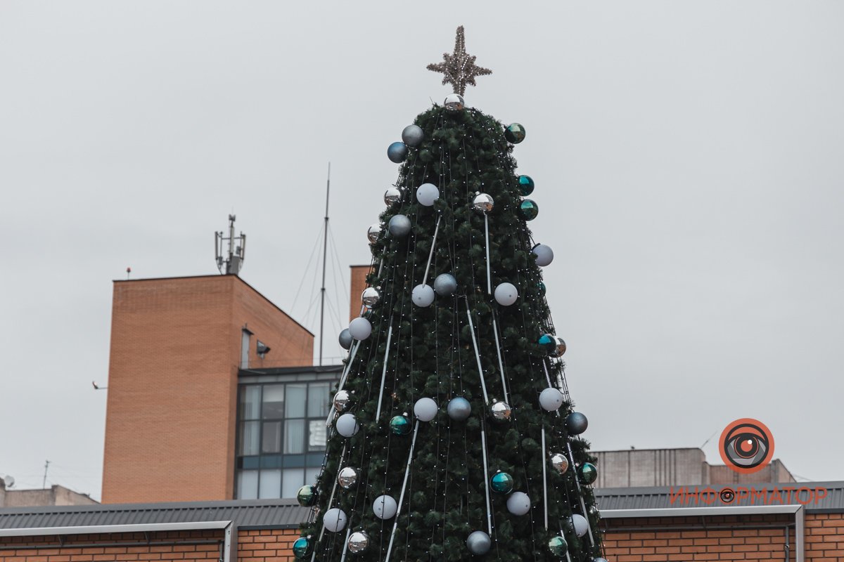 Новогодний Днепр: где в городе уже установили елки 8