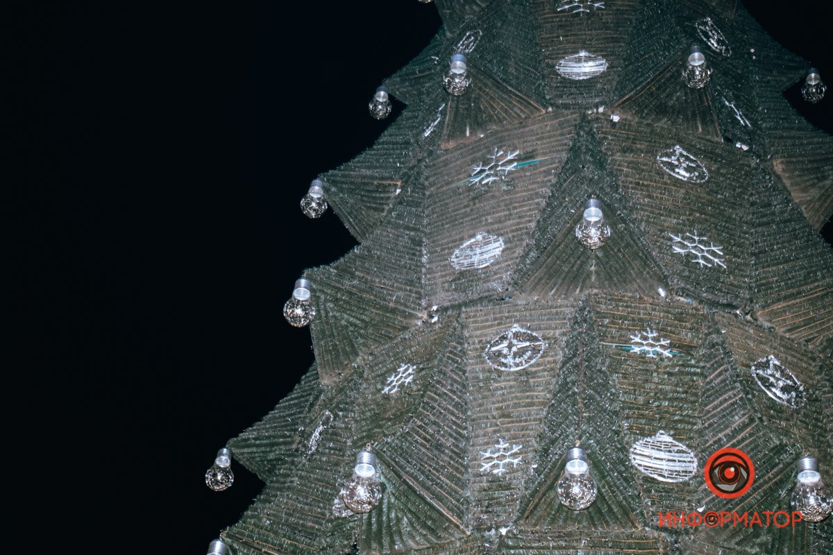 Новогодний Днепр: где в городе уже установили елки 10