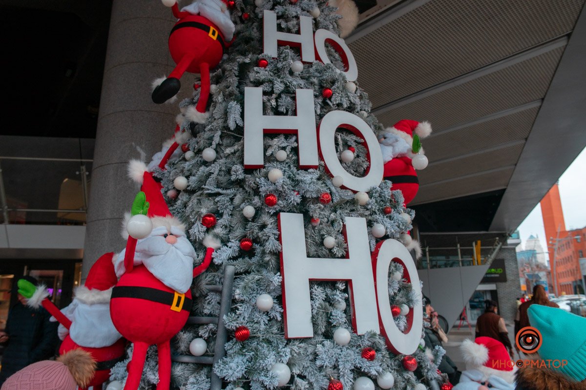 Новогодний Днепр: где в городе уже установили елки 12