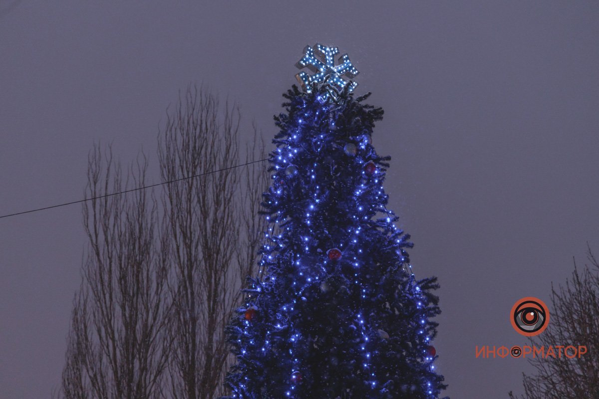 Новогодний Днепр: где в городе уже установили елки 17