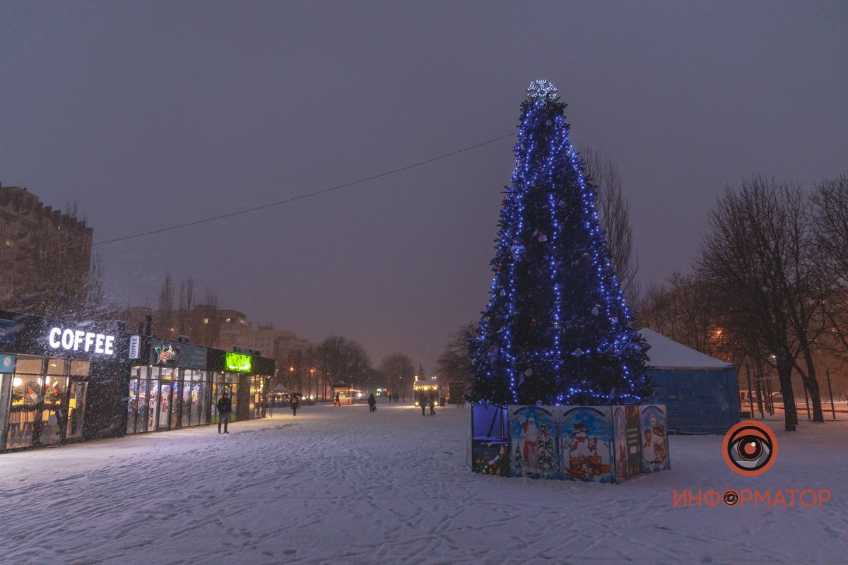 Новогодний Днепр: где в городе уже установили елки 18