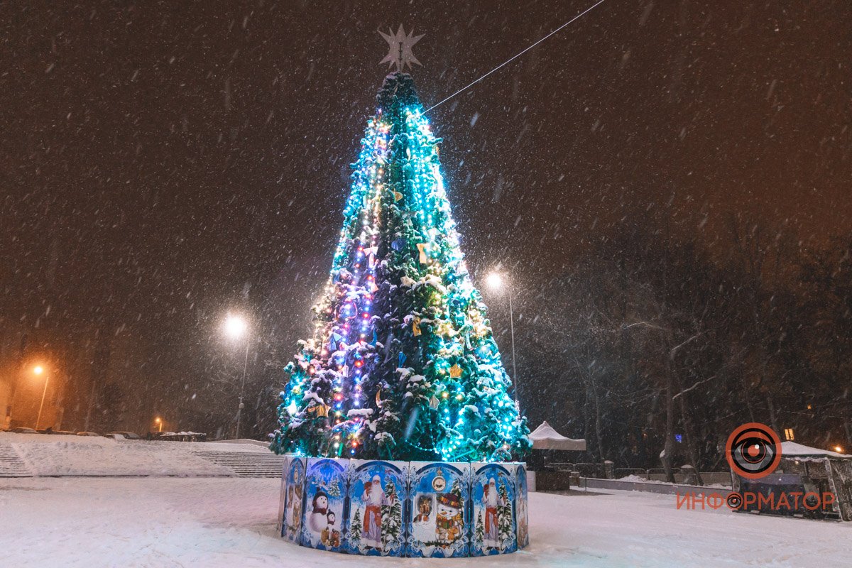 Новогодний Днепр: где в городе уже установили елки 21