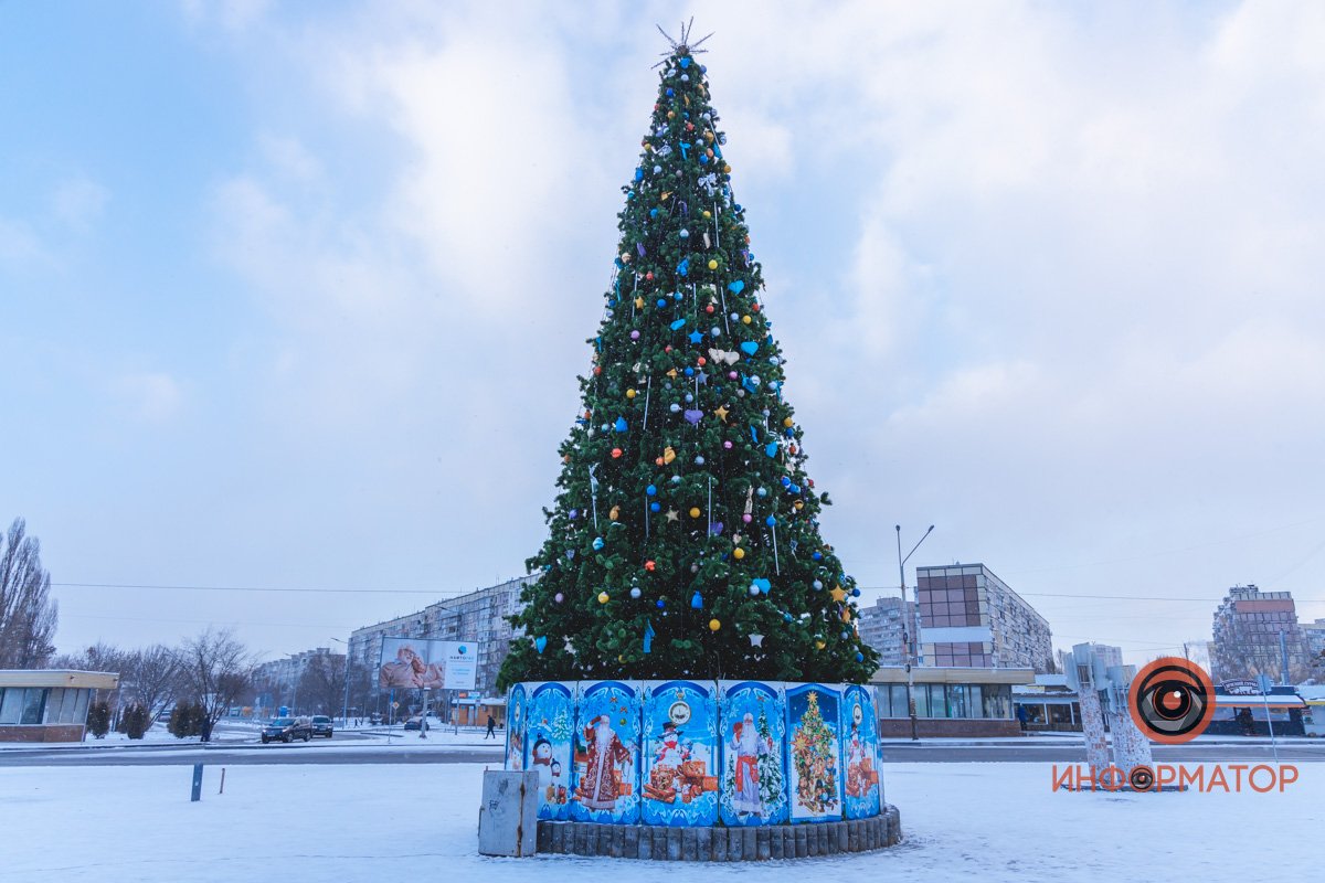 Новогодний Днепр: где в городе уже установили елки 23