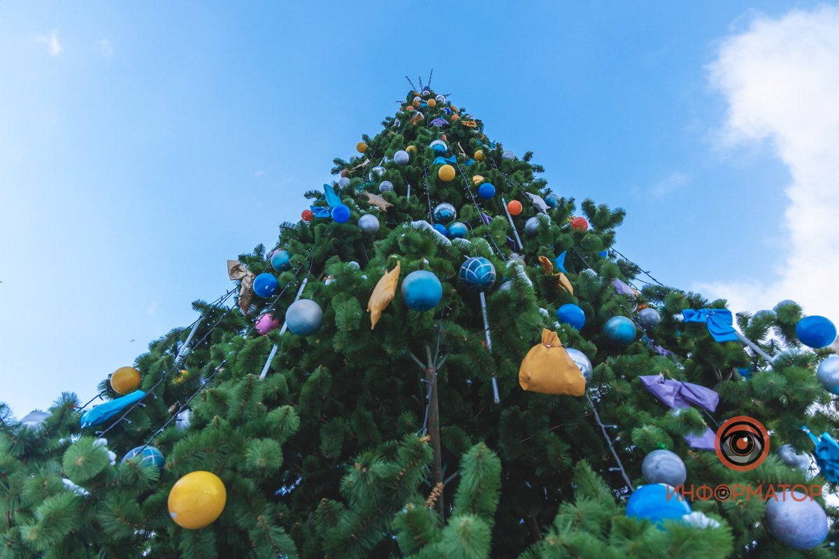 Новогодний Днепр: где в городе уже установили елки 24