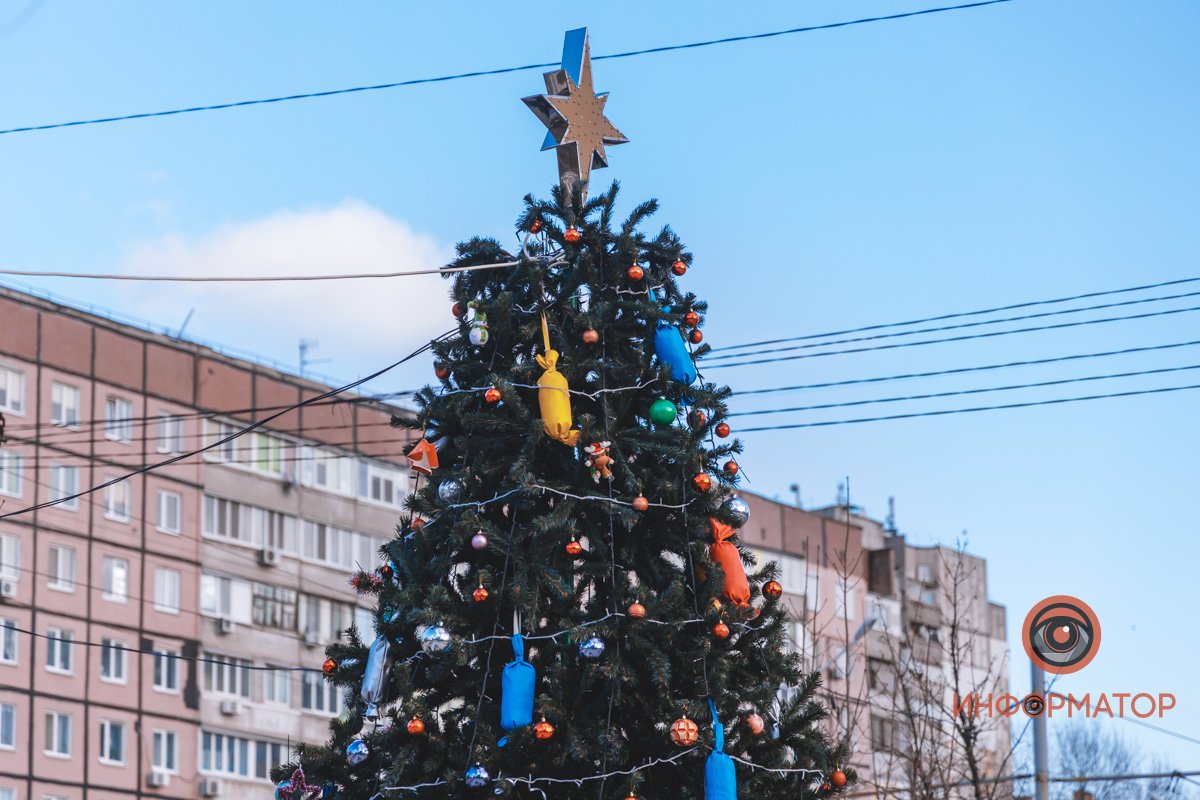Новогодний Днепр: где в городе уже установили елки 25