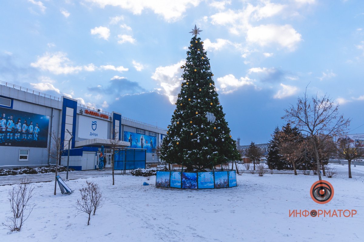 Новогодний Днепр: где в городе уже установили елки 27
