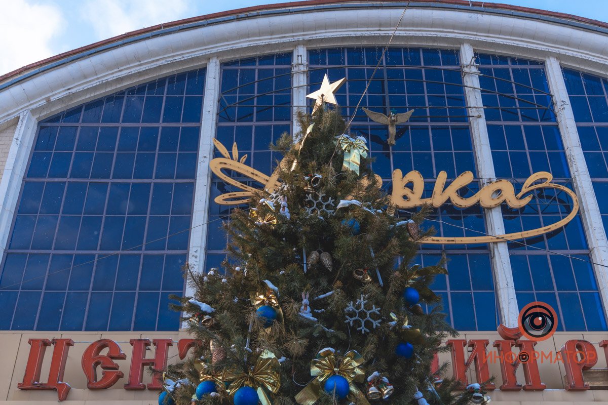 Новогодний Днепр: где в городе уже установили елки 30