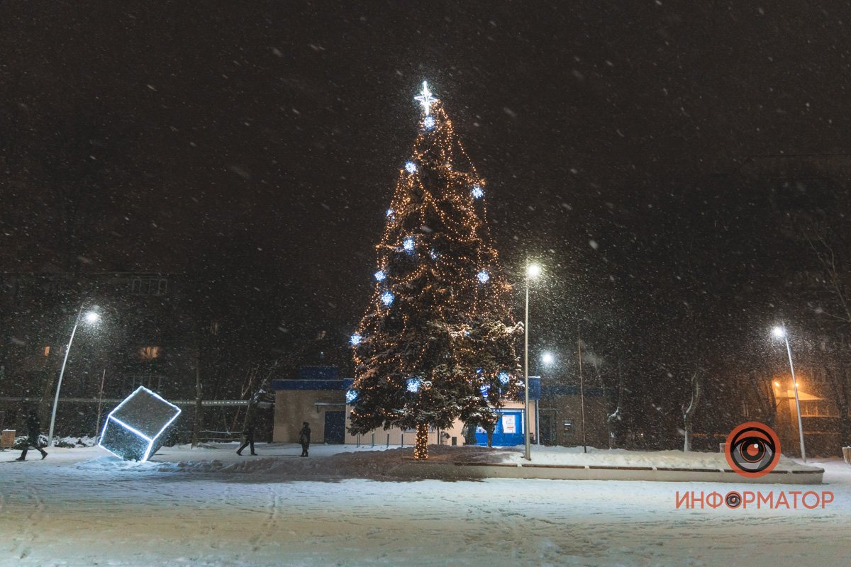 Новогодний Днепр: где в городе уже установили елки 31
