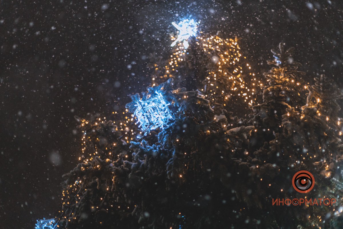 Новогодний Днепр: где в городе уже установили елки 32