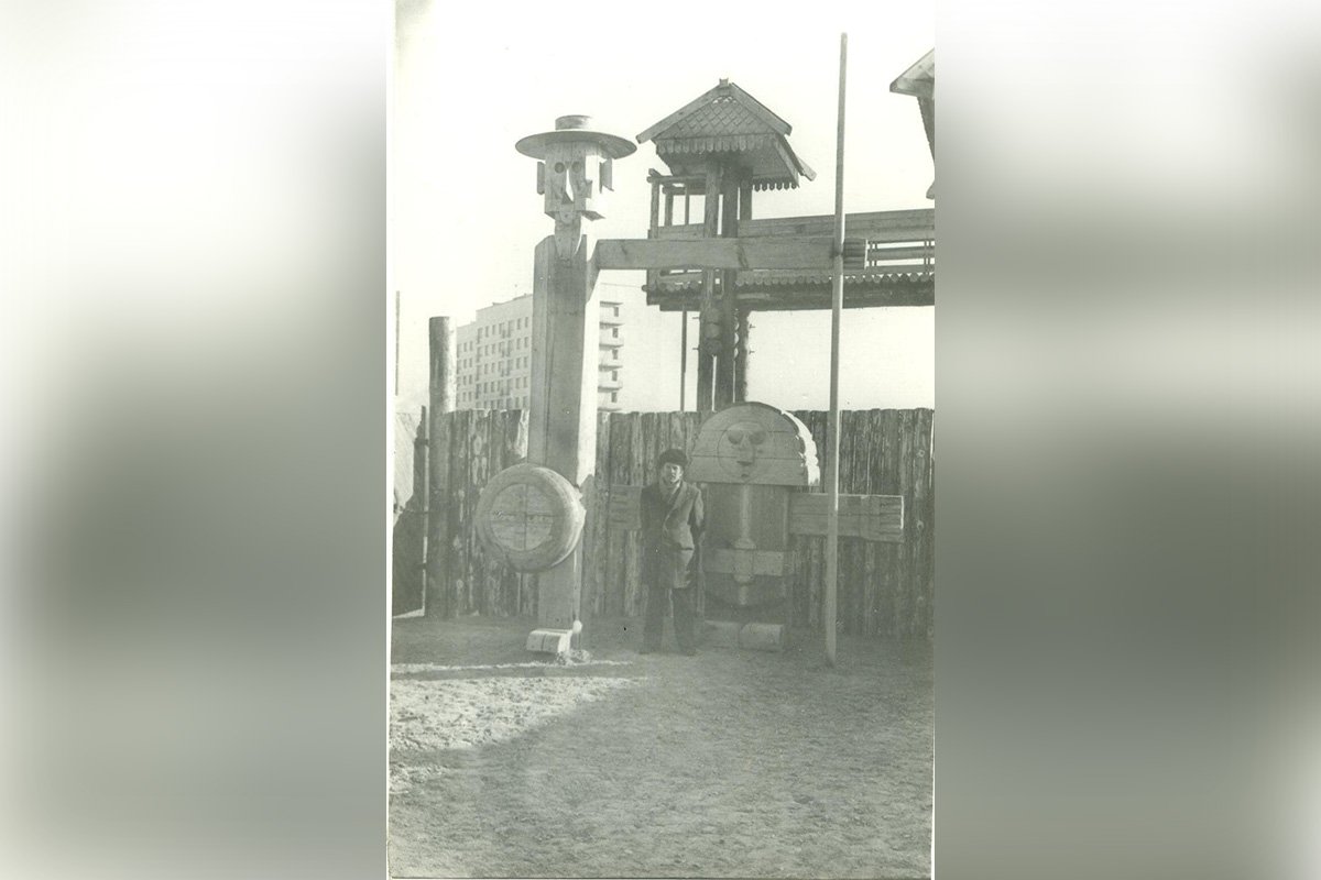 Деревянная скульптурная группа «Дон Кихот и Санчо Панса» Деревянная скульптурная группа «Дон Кихот и Санчо Панса»