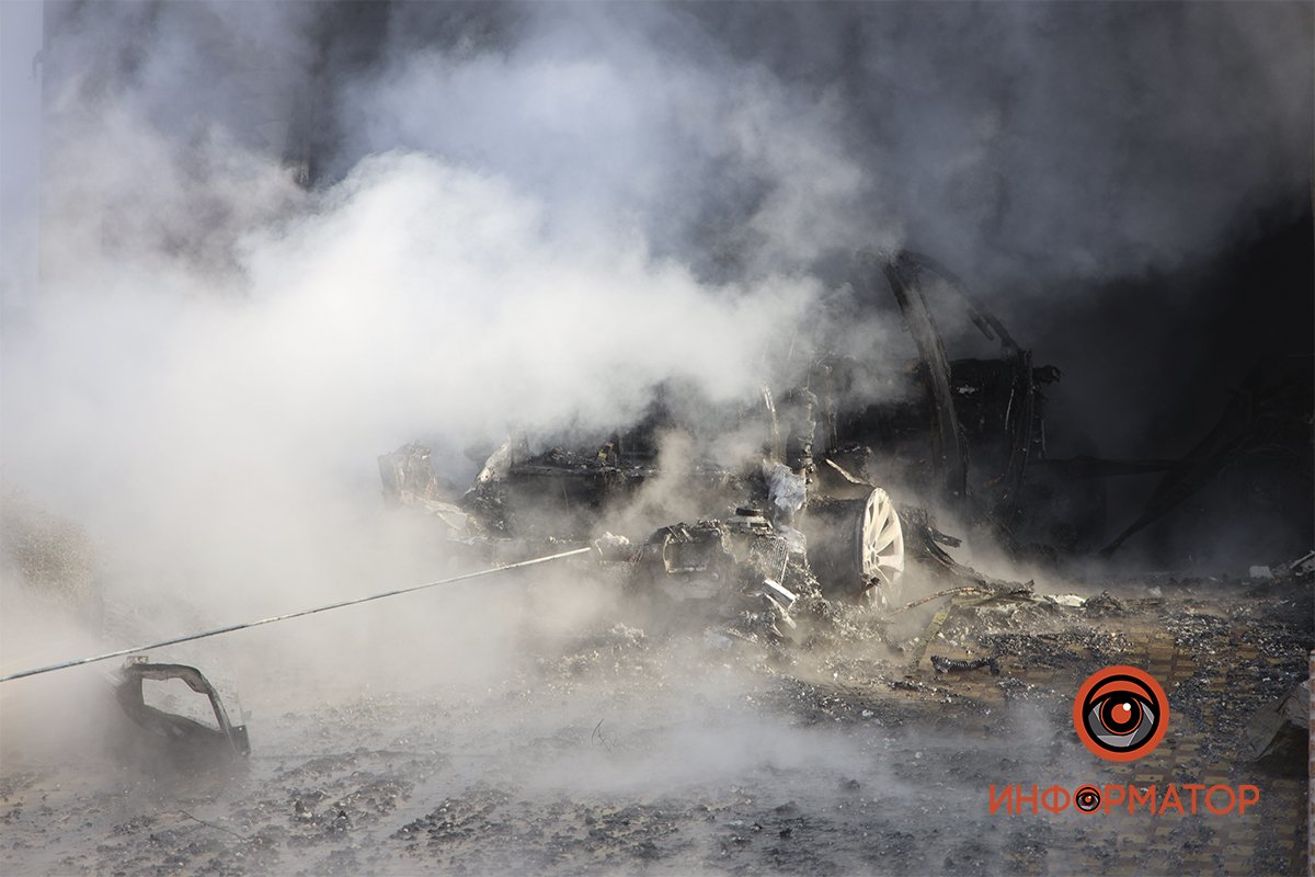 В гараже дотла сгорел автомобиль Tesla