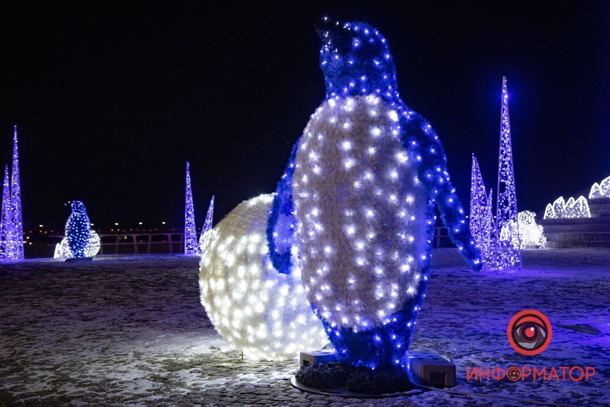Пингвины, медведь и сотни огней: в Днепре на набережной украсили Шар желаний 2