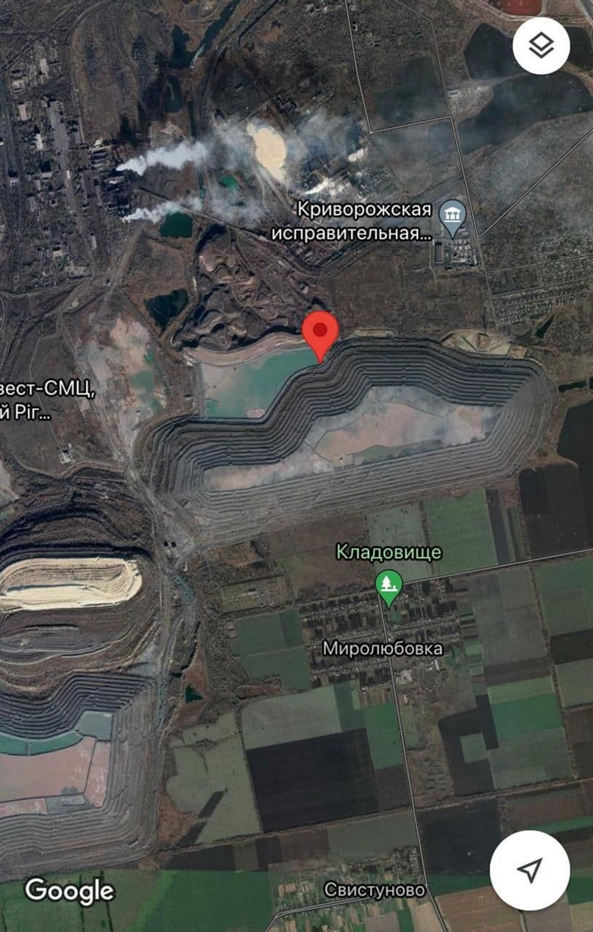 В Кривом Роге на предприятии прорвало дамбу: вода затопила дачи и повалила столбы 1