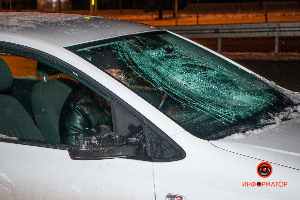 Повреждения автомобиля после наезда на пешехода