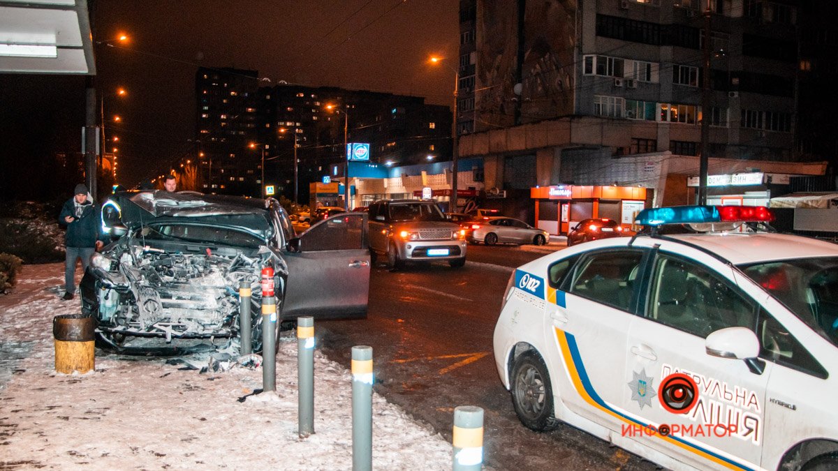 Пострадали пассажир Range Rover и водитель Nissan