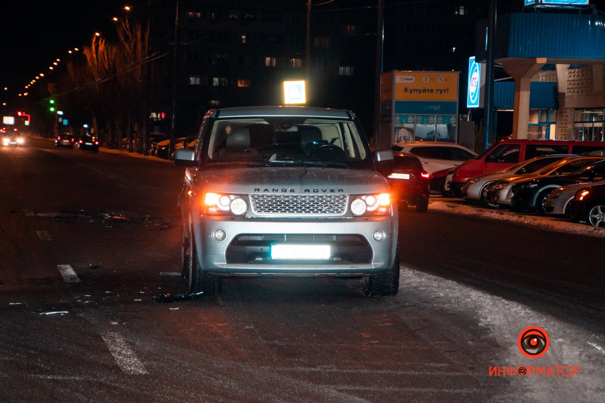 Водитель Range Rover намеревался повернуть налево с крайней левой полосы