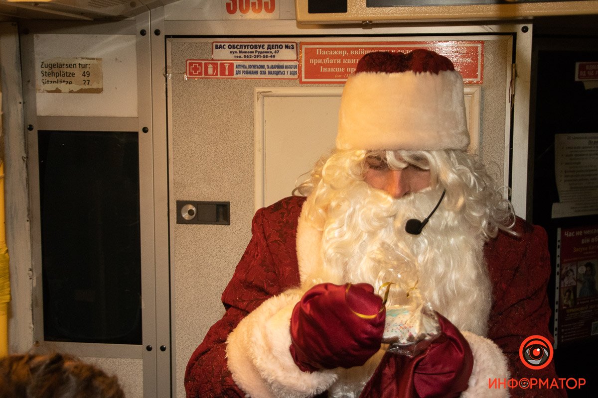 Всем желаем хорошего настроения в эти праздники, пусть вас всегда преследуют хорошие чудеса! 