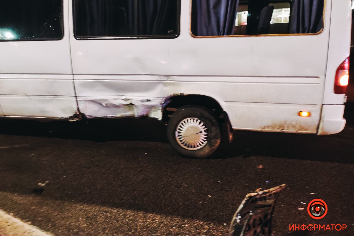 Маршрутка пыталась повернуть, но не предоставила преимущество легковому автомобилю Маршрутка пыталась повернуть, но не предоставила преимущество легковому автомобилю