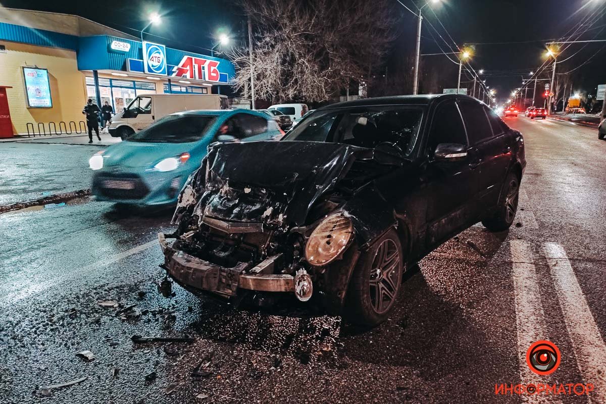 Пострадал водитель легкового Mercedes Пострадал водитель легкового Mercedes