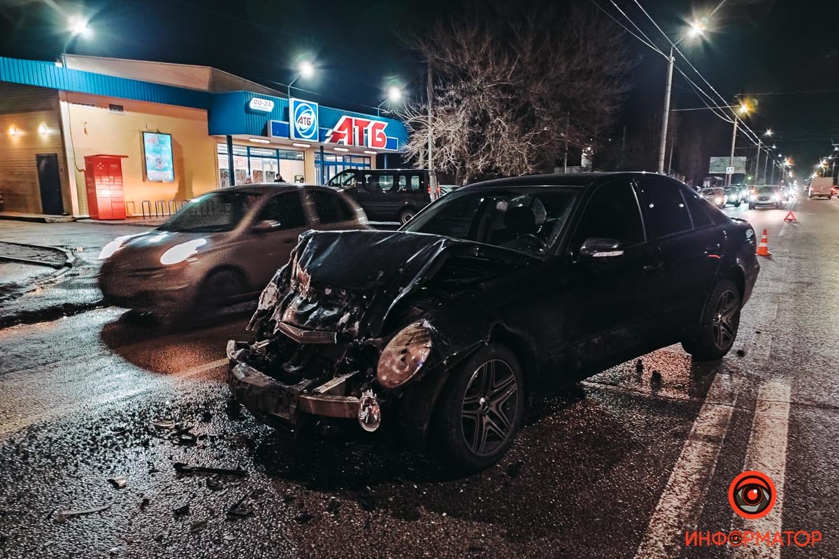 Заняты две полосы движения Заняты две полосы движения