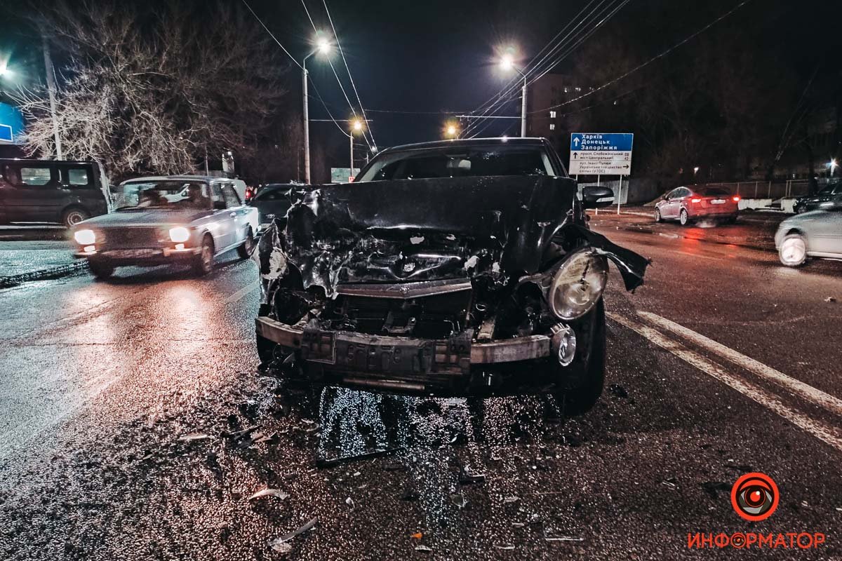 Проезд затруднен, последствия ДТП должны вскоре устранить Проезд затруднен, последствия ДТП должны вскоре устранить