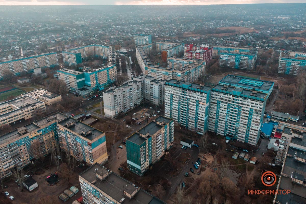 Красный среди голубого