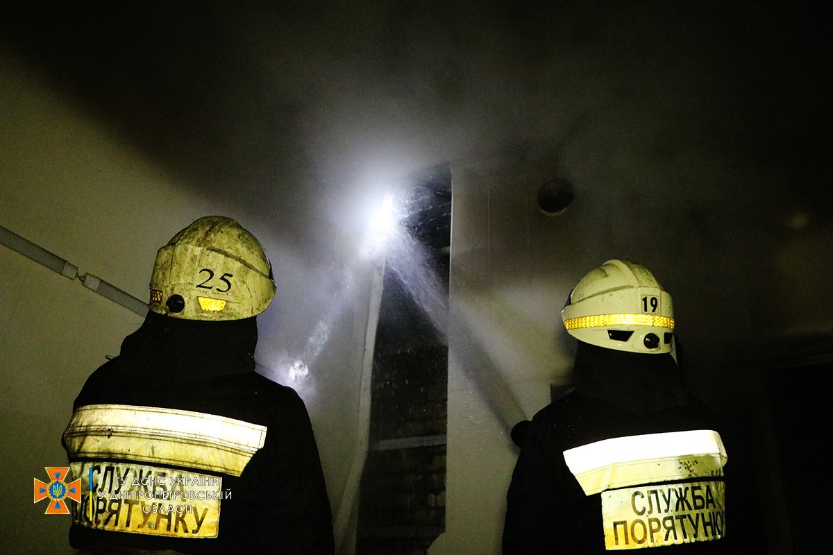 В службу спасения о возгорании сообщили в 19:37 В службу спасения о возгорании сообщили в 19:37