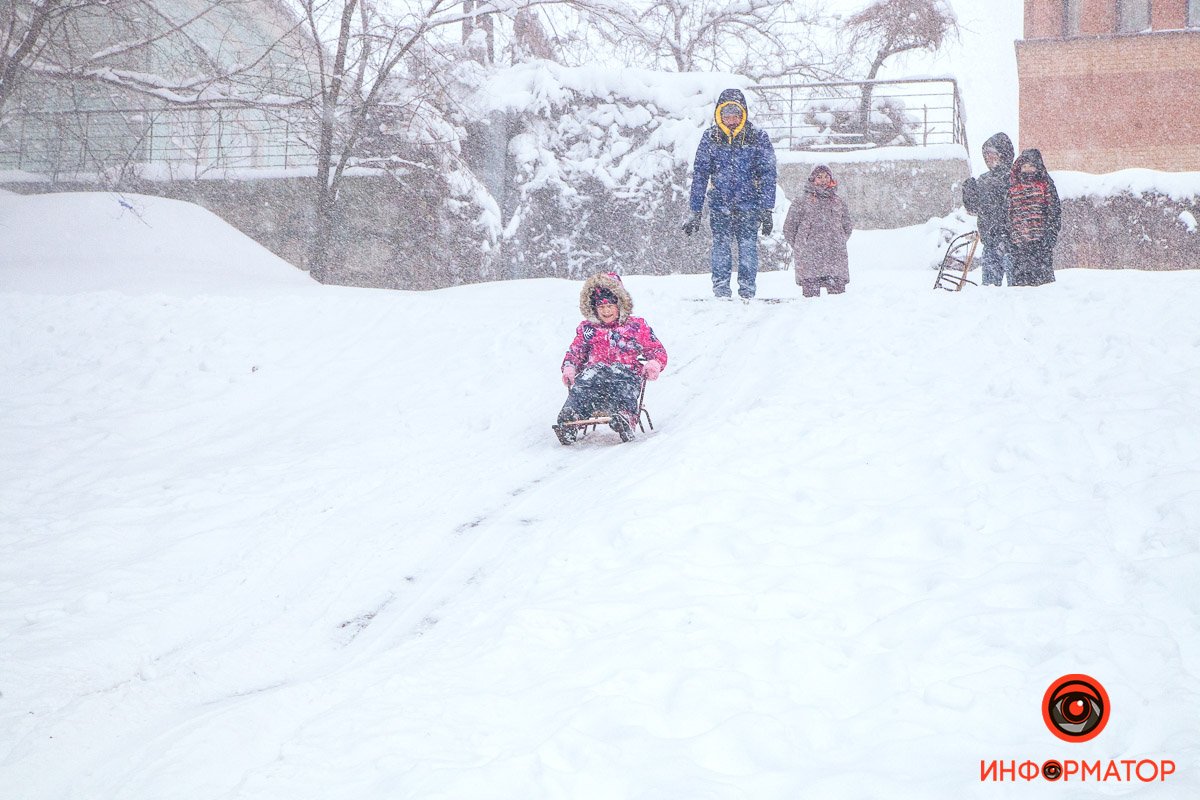 Фото красивого снегопада в Днепре: как зарядиться праздничным настроением 17