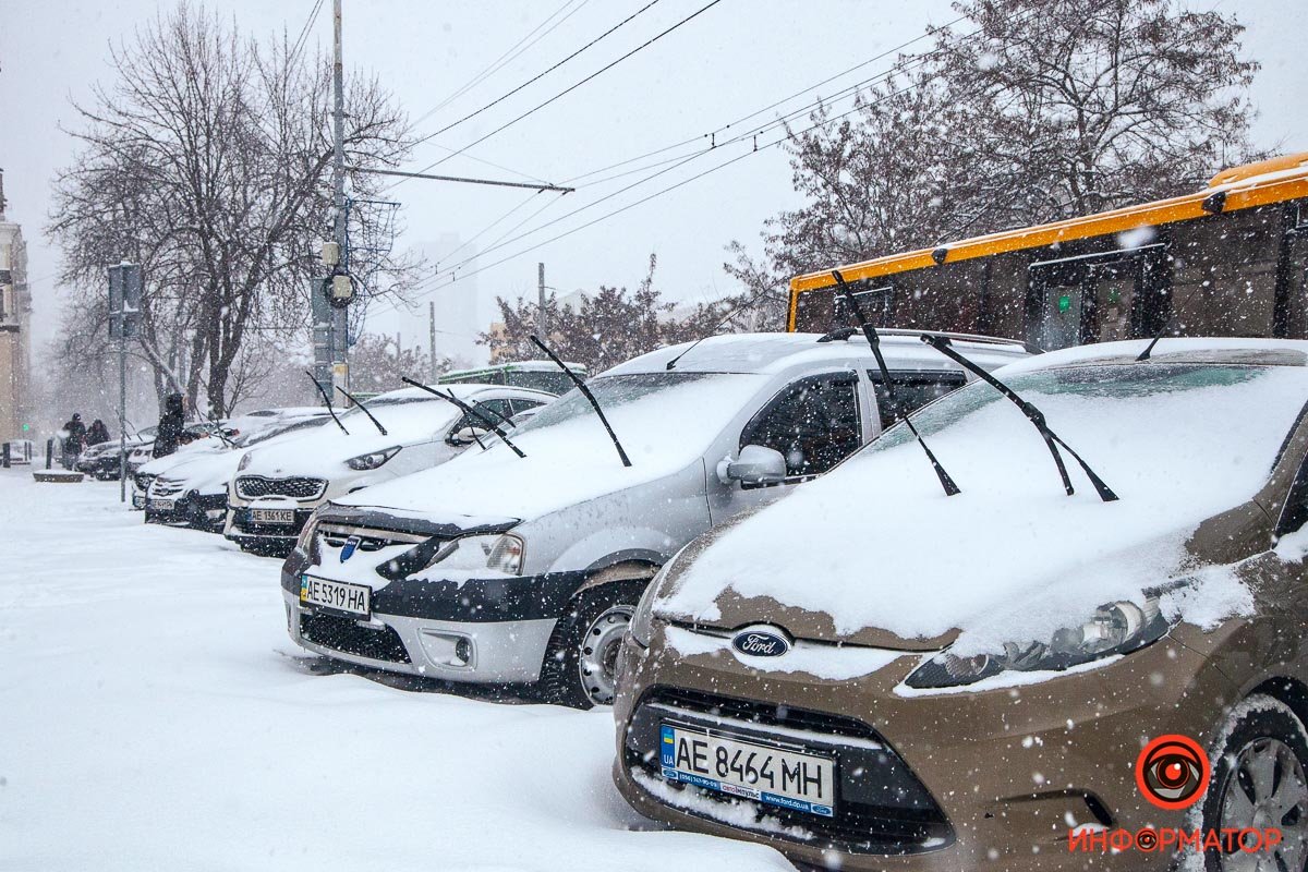 Фото красивого снегопада в Днепре: как зарядиться праздничным настроением 34