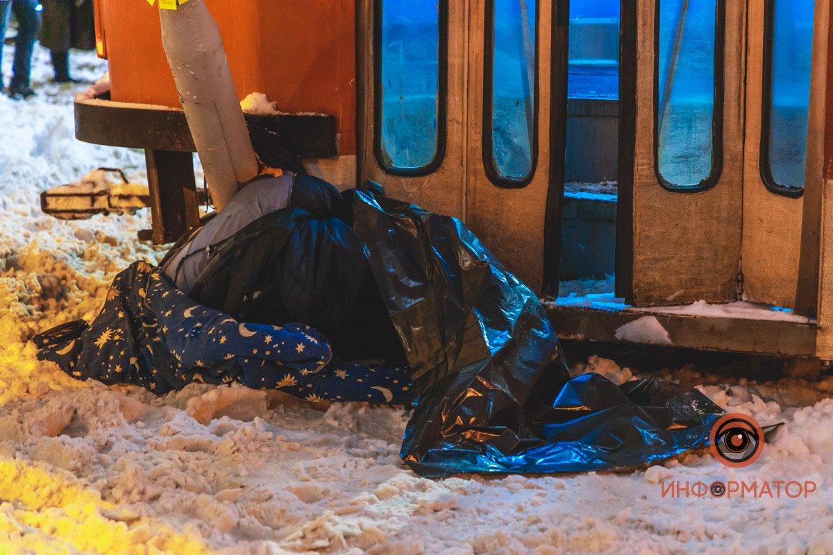 Ее ноги зажало трамваем