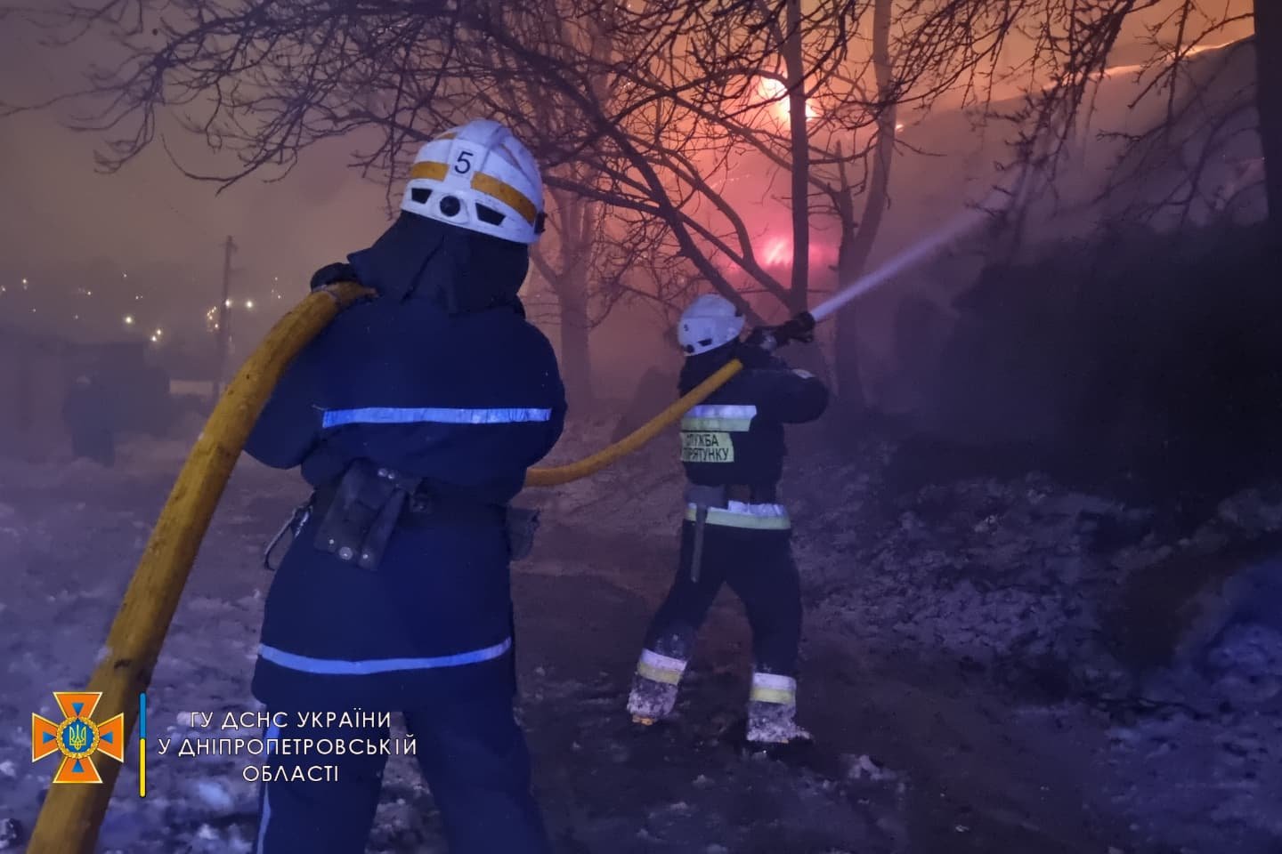 19 человек тушили пожар