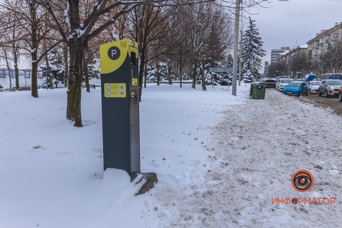 Расчистили ли платные парковки в Днепре после снежной бури 8