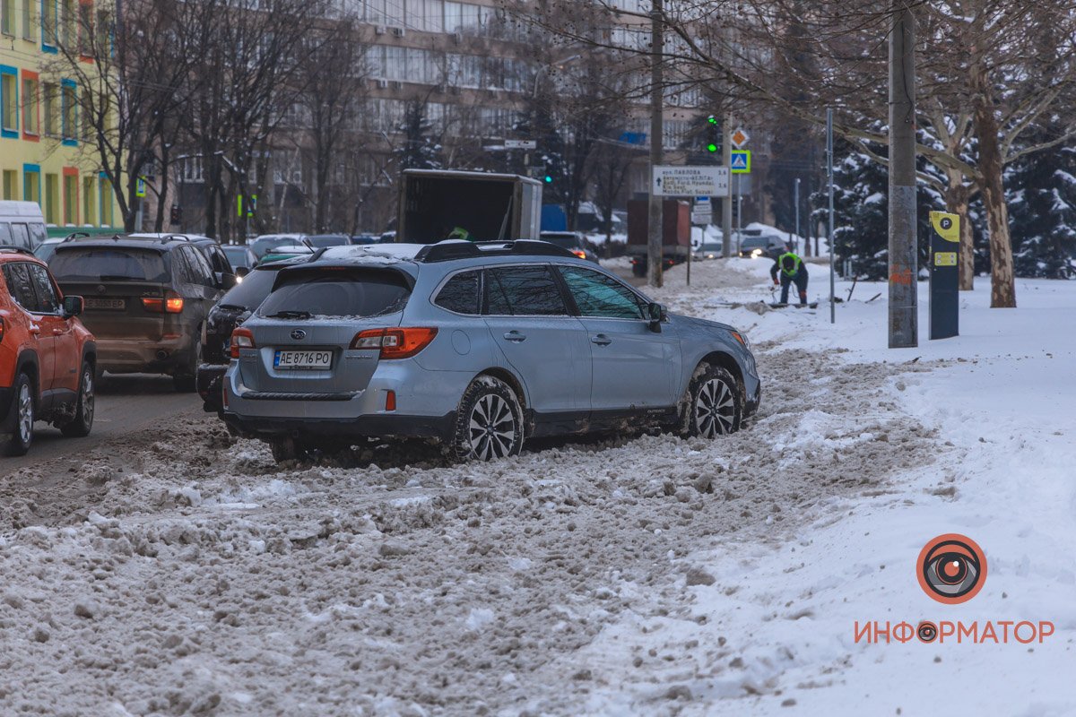 Расчистили ли платные парковки в Днепре после снежной бури 9