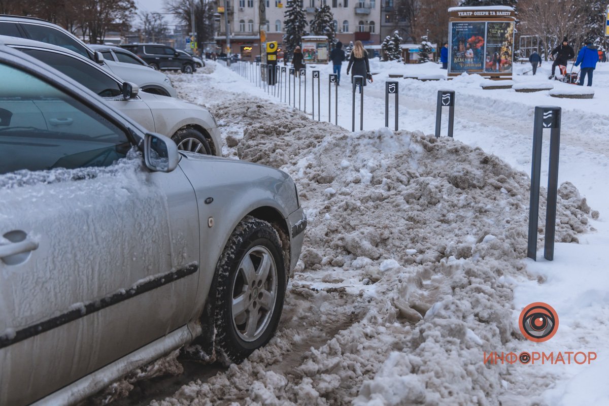 Расчистили ли платные парковки в Днепре после снежной бури 12