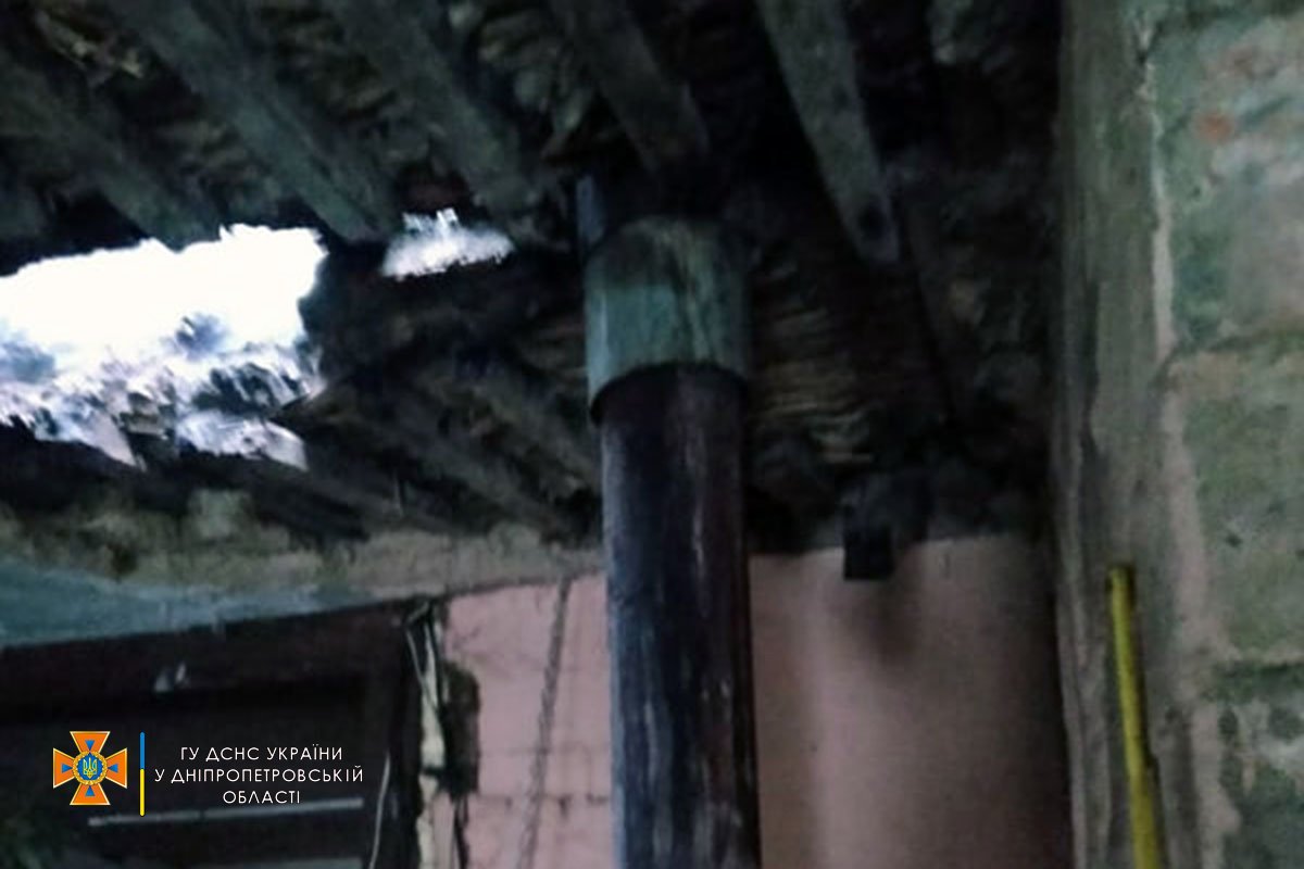 Огонь повредил 20 квадратных метров площади крыши дома