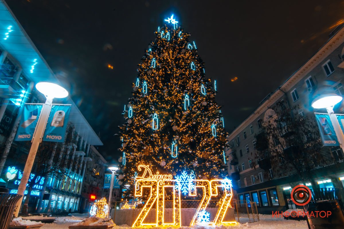 Это какого размера подарки можно найти под такой елочкой? 