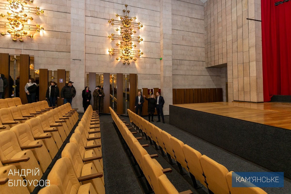 В Каменском капитально отремонтировали киноконцертный зал "Мир" 2