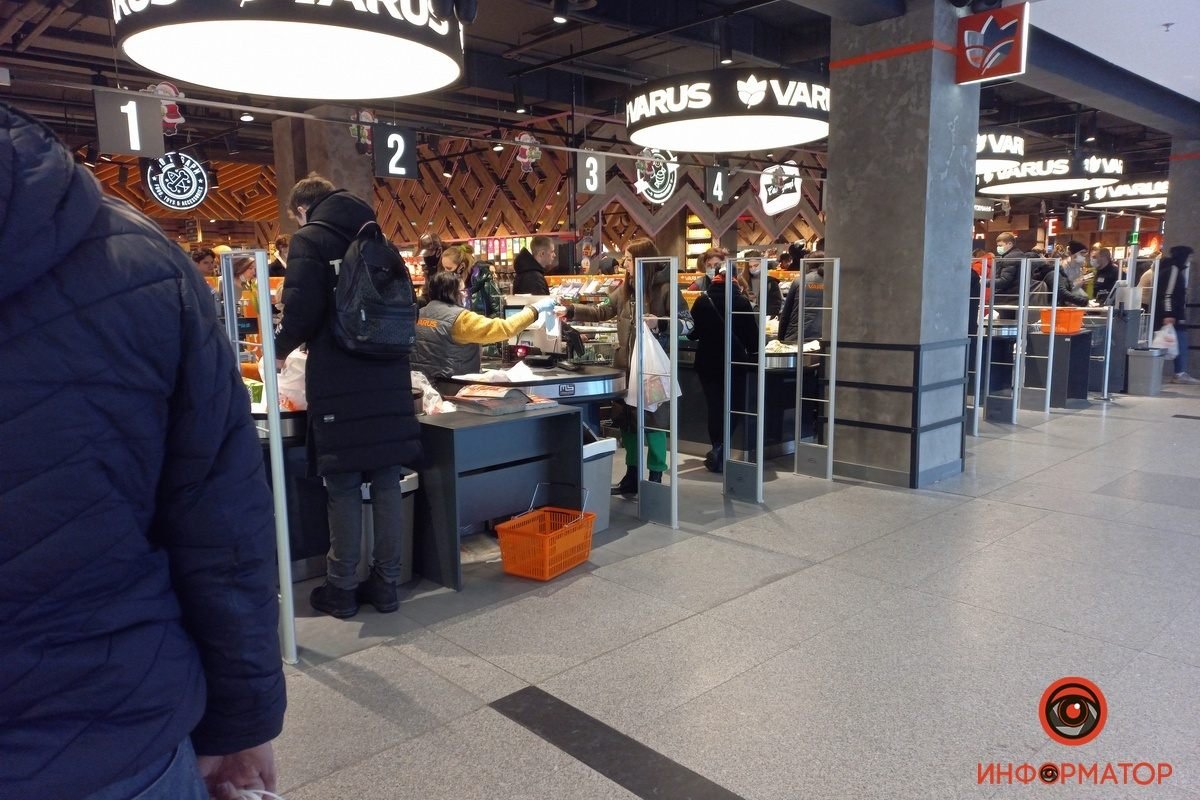 Несколько часов до Нового года: что происходит в центре и супермаркетах 3