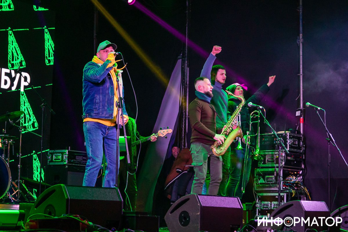 На Европейской площади выступала группа "Господин Топинамбур" На Европейской площади выступала группа "Господин Топинамбур"